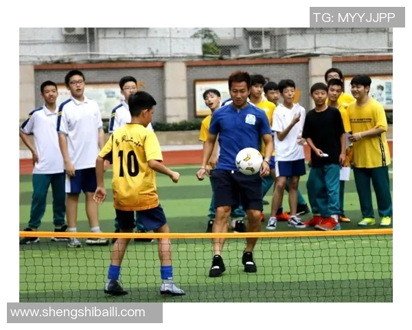 足球明星与球迷心连心的故事揭秘与感人瞬间分享