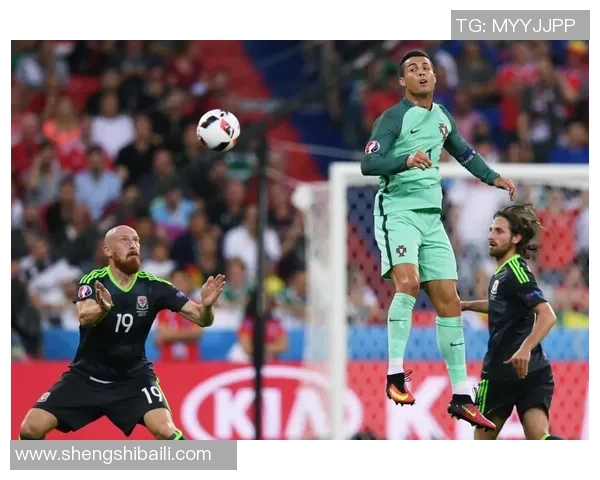 2016年欧洲杯C罗带领葡萄牙勇夺冠军捧杯时刻回顾