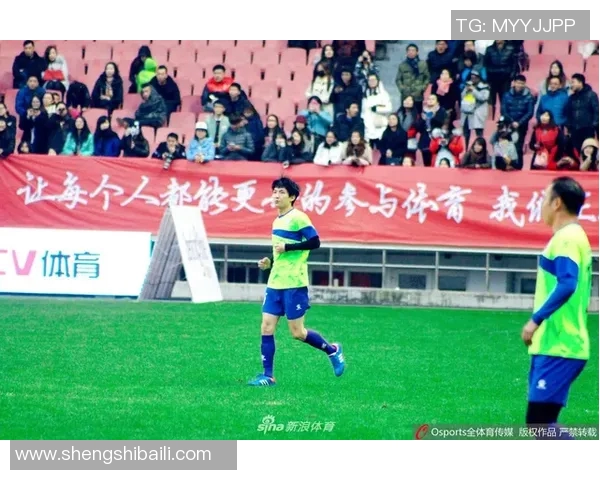 帅气足球明星们的精彩瞬间合照展现运动魅力与团队精神